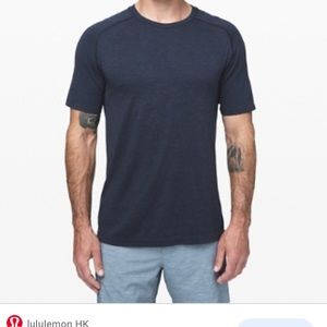 Men’s lululemon exercise T-shirt